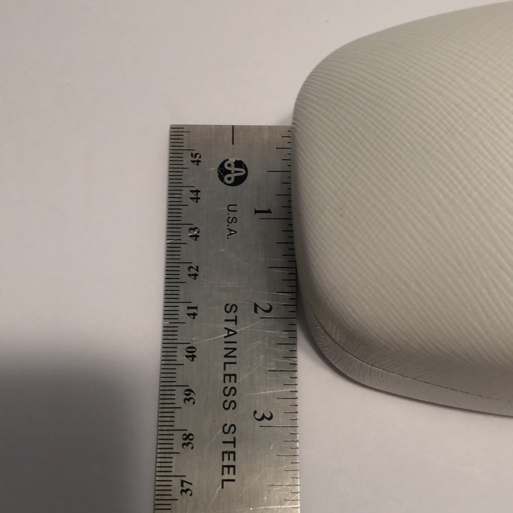 Michael Kors white hard shell sunglasses case - Picture 8 of 9